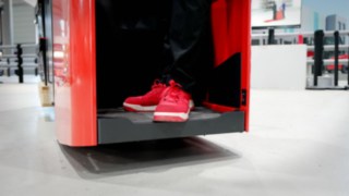 Linde Doppelstockbelader D10 FP mit Fußsensor