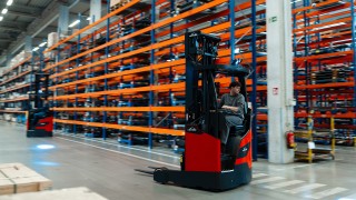 Testen Sie die Fahrzeuge von Linde Material Handling im Außenbereich